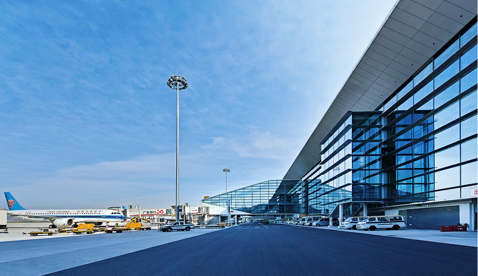 Boarding bridge with the same formal language as the terminal system.